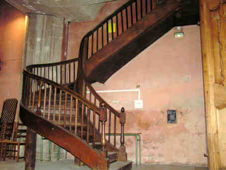 église st Maurice d'Annecy : escalier de tribune