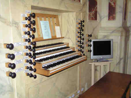 Alcôve de l'organiste, bien aménagée