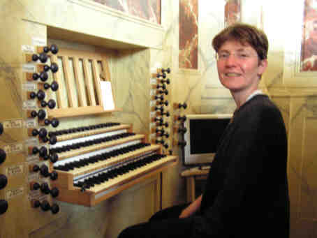 Aude SCUMACHER, titulaire de l'orgue