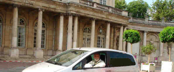 Devant le Palais du Gouverneur : Roland mon chauffeur