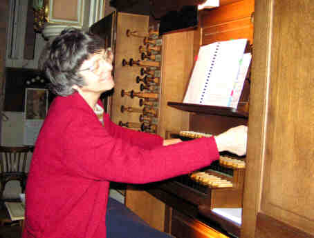 Michle GABRIEL  la console de l'Orgue st Maximin Thionville