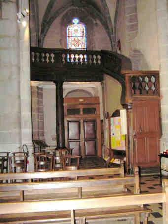 en la cathdrale st Pierre d'Annecy : escalier tribune