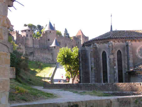 glise st Gimer au pied de la Cit de Carcassonne