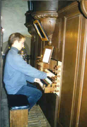  la console de l'orgue de Villacourt